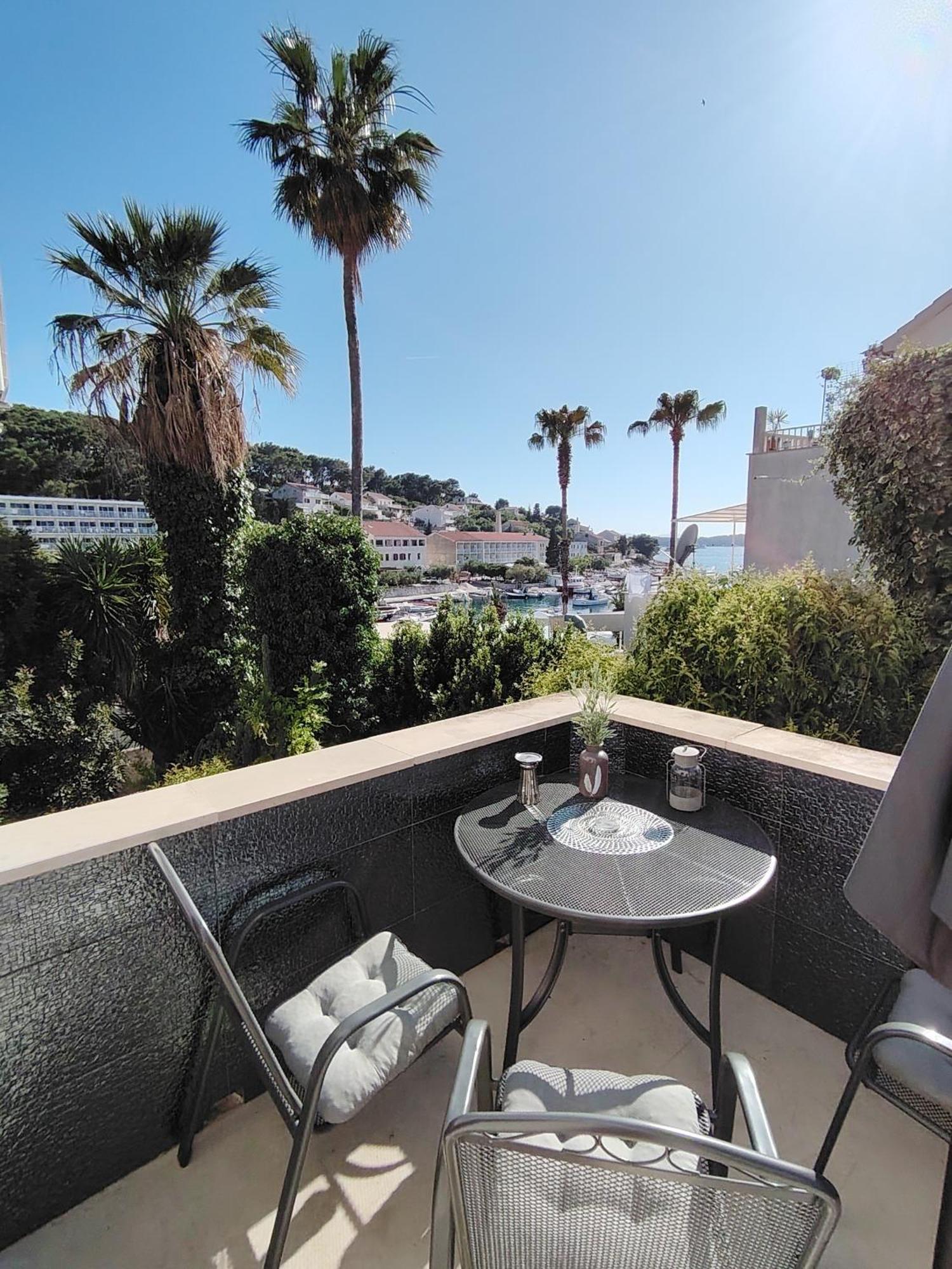 Apartments Villa Domus Marini Хвар Стая снимка